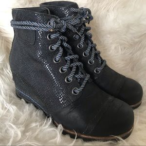 Sorel 1964 Premium Wedge Boots Black Snakeskin-